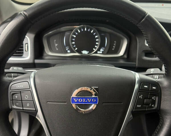 Чорний Вольво С60, об'ємом двигуна 2.5 л та пробігом 77 тис. км за 13500 $, фото 10 на Automoto.ua