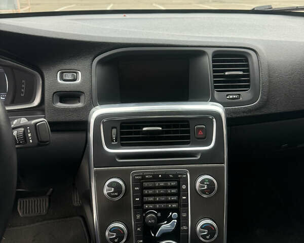 Чорний Вольво С60, об'ємом двигуна 2.5 л та пробігом 77 тис. км за 13500 $, фото 9 на Automoto.ua