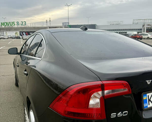 Чорний Вольво С60, об'ємом двигуна 2.5 л та пробігом 77 тис. км за 13500 $, фото 4 на Automoto.ua