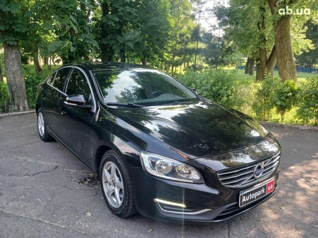 Черный Вольво С60, объемом двигателя 2 л и пробегом 255 тыс. км за 12890 $, фото 2 на Automoto.ua
