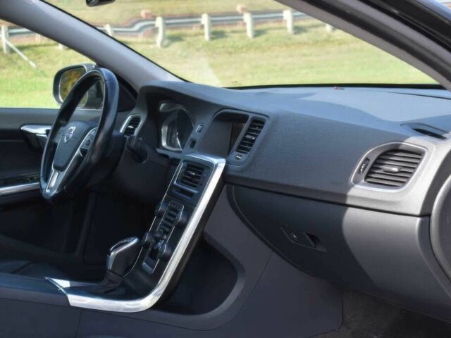 Чорний Вольво С60, об'ємом двигуна 2.5 л та пробігом 74 тис. км за 9500 $, фото 9 на Automoto.ua