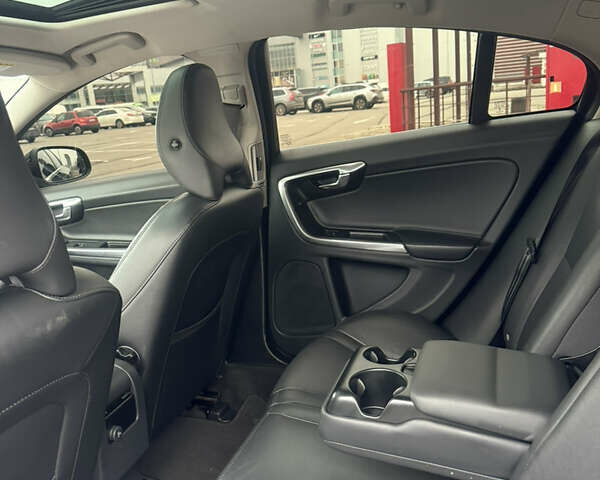 Чорний Вольво С60, об'ємом двигуна 2.5 л та пробігом 77 тис. км за 13500 $, фото 13 на Automoto.ua