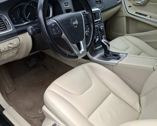 Черный Вольво С60, объемом двигателя 1.97 л и пробегом 209 тыс. км за 9200 $, фото 4 на Automoto.ua