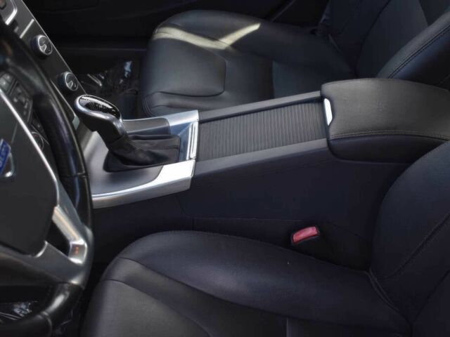 Чорний Вольво С60, об'ємом двигуна 2.5 л та пробігом 74 тис. км за 9500 $, фото 10 на Automoto.ua