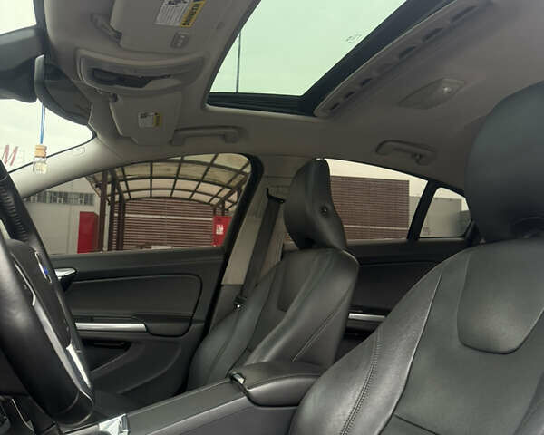 Чорний Вольво С60, об'ємом двигуна 2.5 л та пробігом 77 тис. км за 13500 $, фото 7 на Automoto.ua