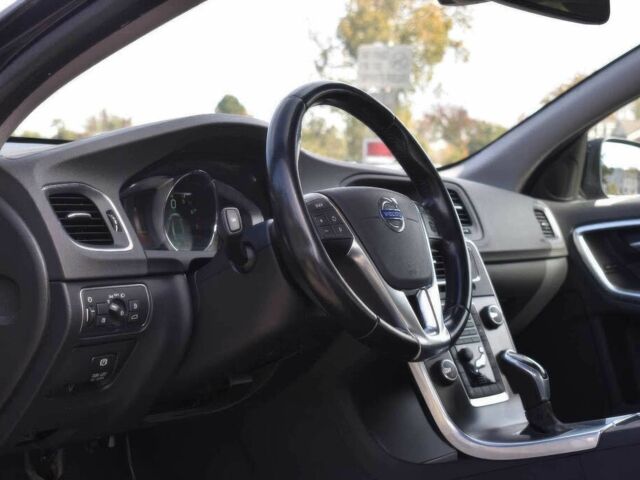 Чорний Вольво С60, об'ємом двигуна 2.5 л та пробігом 74 тис. км за 9500 $, фото 8 на Automoto.ua