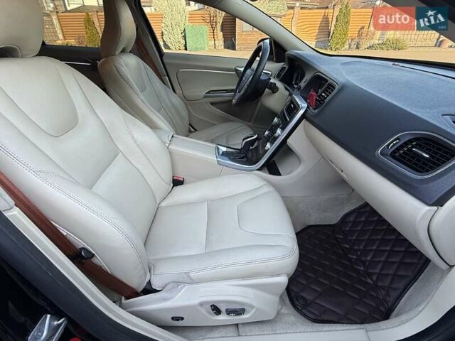 Черный Вольво С60, объемом двигателя 1.97 л и пробегом 140 тыс. км за 10500 $, фото 52 на Automoto.ua