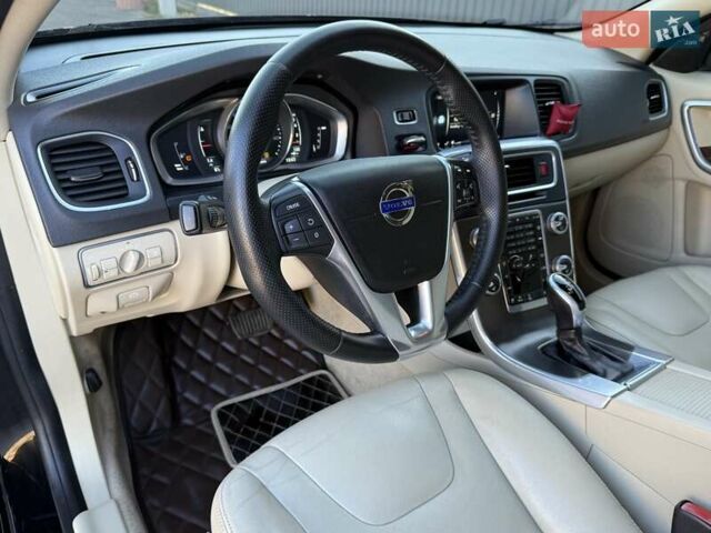 Черный Вольво С60, объемом двигателя 1.97 л и пробегом 140 тыс. км за 10500 $, фото 42 на Automoto.ua