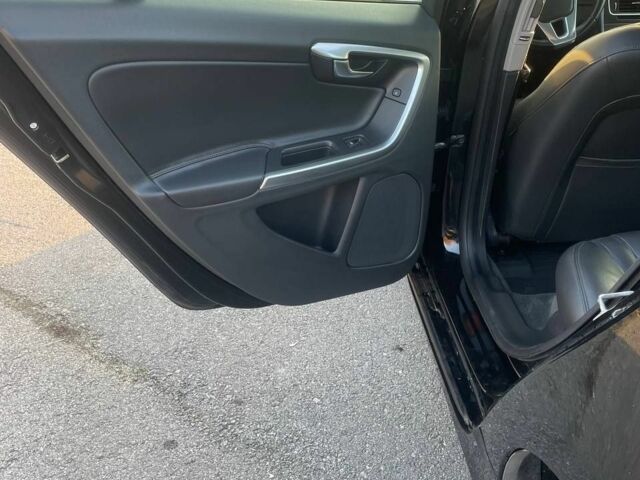 Черный Вольво С60, объемом двигателя 2.52 л и пробегом 270 тыс. км за 12000 $, фото 7 на Automoto.ua