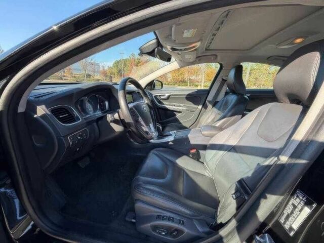 Черный Вольво С60, объемом двигателя 2.5 л и пробегом 99 тыс. км за 6600 $, фото 9 на Automoto.ua