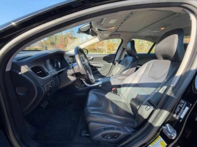 Черный Вольво С60, объемом двигателя 2.5 л и пробегом 99 тыс. км за 6600 $, фото 10 на Automoto.ua