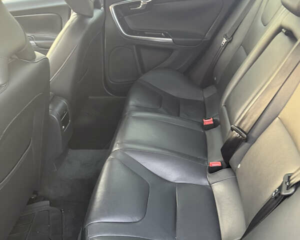 Черный Вольво С60, объемом двигателя 1.97 л и пробегом 225 тыс. км за 13700 $, фото 11 на Automoto.ua