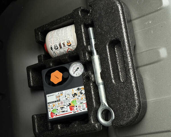 Черный Вольво С60, объемом двигателя 1.97 л и пробегом 237 тыс. км за 14800 $, фото 18 на Automoto.ua