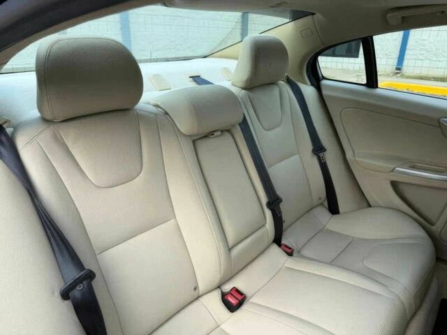 Чорний Вольво С60, об'ємом двигуна 2.5 л та пробігом 77 тис. км за 2100 $, фото 11 на Automoto.ua