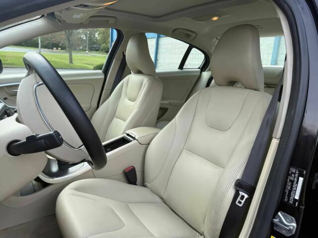 Чорний Вольво С60, об'ємом двигуна 2.5 л та пробігом 77 тис. км за 2100 $, фото 9 на Automoto.ua