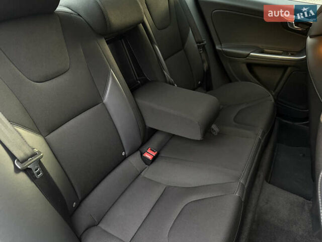 Черный Вольво С60, объемом двигателя 1.97 л и пробегом 237 тыс. км за 14800 $, фото 15 на Automoto.ua