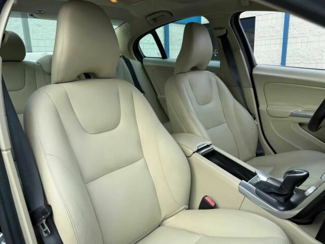 Чорний Вольво С60, об'ємом двигуна 2.5 л та пробігом 77 тис. км за 2100 $, фото 8 на Automoto.ua