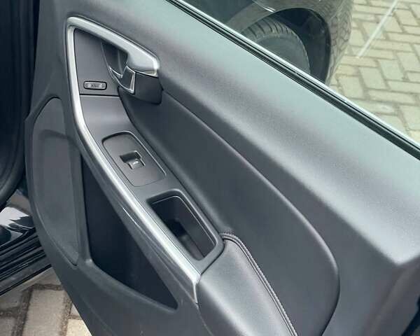 Чорний Вольво С60, об'ємом двигуна 2.52 л та пробігом 269 тис. км за 12000 $, фото 8 на Automoto.ua