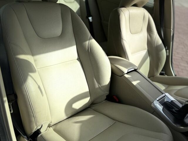 Черный Вольво С60, объемом двигателя 2 л и пробегом 206 тыс. км за 12699 $, фото 4 на Automoto.ua