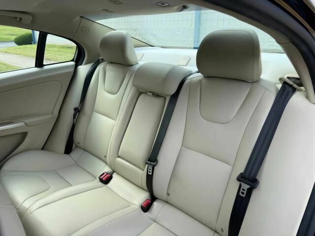 Чорний Вольво С60, об'ємом двигуна 2.5 л та пробігом 77 тис. км за 2100 $, фото 12 на Automoto.ua