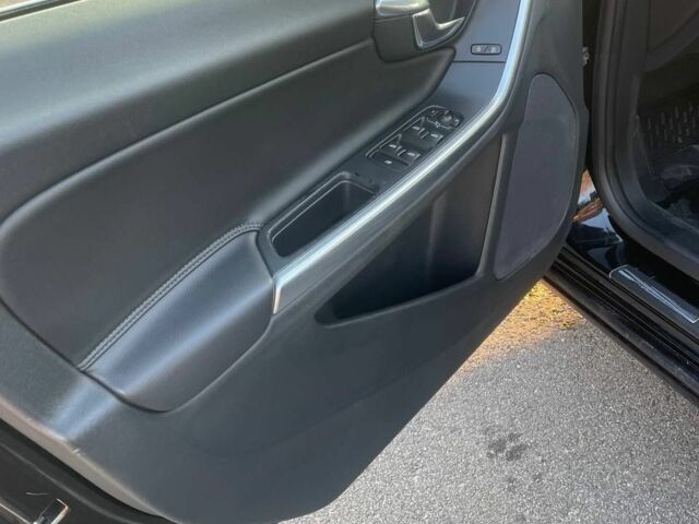 Черный Вольво С60, объемом двигателя 2.52 л и пробегом 270 тыс. км за 12000 $, фото 5 на Automoto.ua