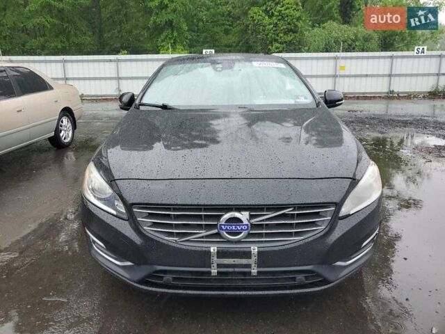 Черный Вольво С60, объемом двигателя 2.52 л и пробегом 112 тыс. км за 2400 $, фото 4 на Automoto.ua
