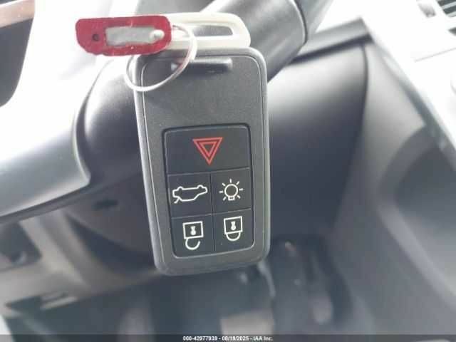 Чорний Вольво С60, об'ємом двигуна 2 л та пробігом 24 тис. км за 2100 $, фото 10 на Automoto.ua