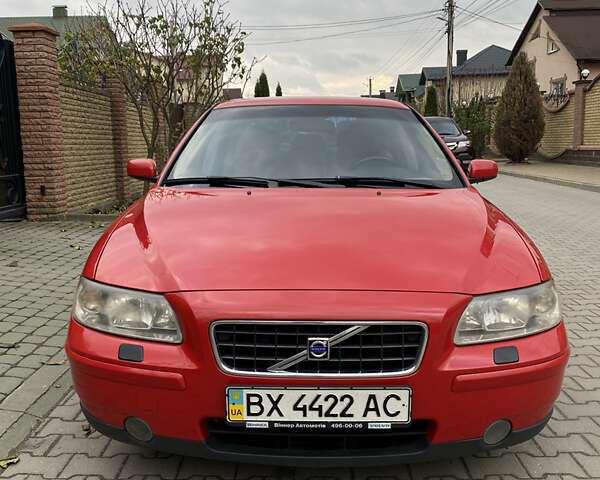 Красный Вольво С60, объемом двигателя 2.5 л и пробегом 260 тыс. км за 6800 $, фото 1 на Automoto.ua