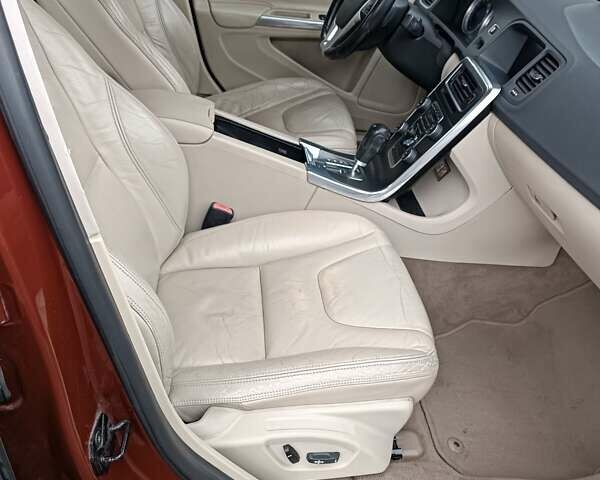 Красный Вольво С60, объемом двигателя 2.52 л и пробегом 112 тыс. км за 8500 $, фото 4 на Automoto.ua