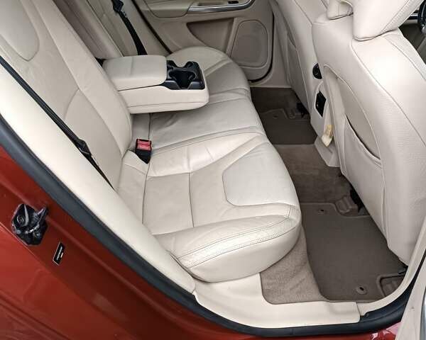 Красный Вольво С60, объемом двигателя 2.52 л и пробегом 112 тыс. км за 8500 $, фото 7 на Automoto.ua