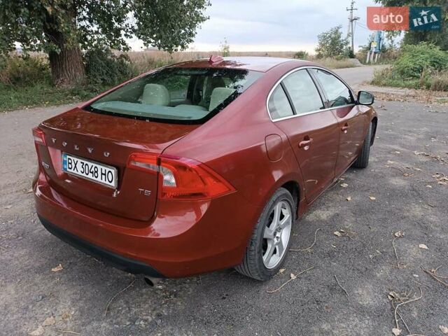 Красный Вольво С60, объемом двигателя 2.52 л и пробегом 112 тыс. км за 8500 $, фото 1 на Automoto.ua