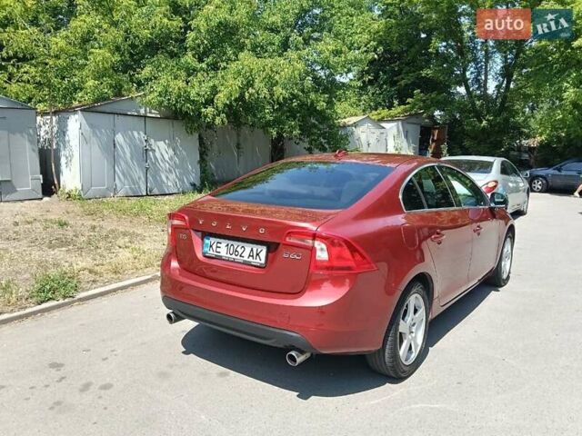 Красный Вольво С60, объемом двигателя 2.5 л и пробегом 204 тыс. км за 10000 $, фото 1 на Automoto.ua