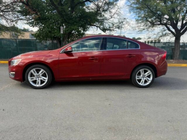 Вольво С60 2015 у Одесі на Automoto.ua Червоний Вольво С60, об'ємом двигуна 2.5 л та пробігом 79 тис. км за 1500 $, фото 4 на Automoto.ua