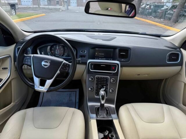 Красный Вольво С60, объемом двигателя 2.5 л и пробегом 70 тыс. км за 7000 $, фото 10 на Automoto.ua