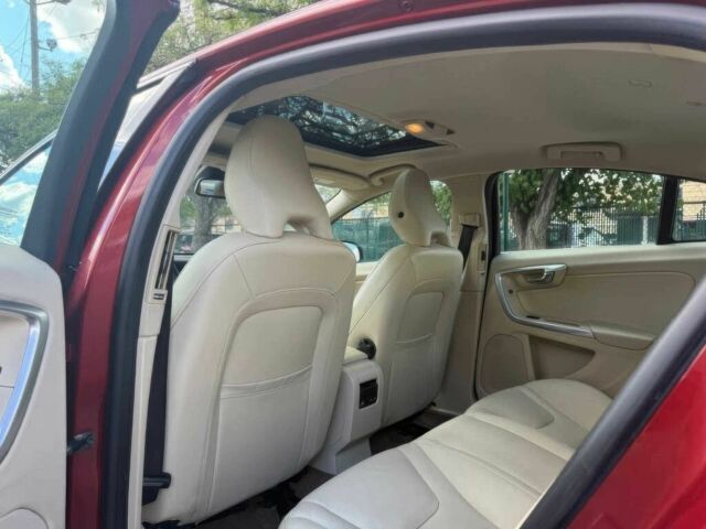 Вольво С60 2015 у Одесі на Automoto.ua Червоний Вольво С60, об'ємом двигуна 2.5 л та пробігом 79 тис. км за 1500 $, фото 11 на Automoto.ua