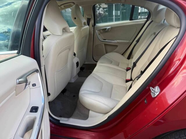 Красный Вольво С60, объемом двигателя 2.5 л и пробегом 70 тыс. км за 7000 $, фото 12 на Automoto.ua