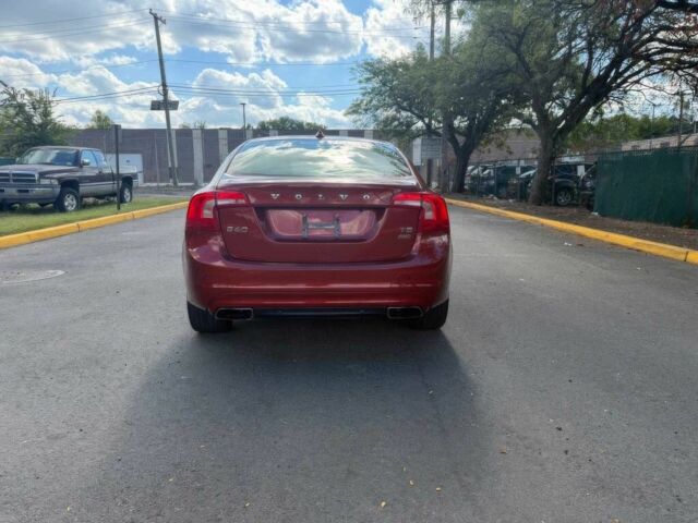 Вольво С60 2015 у Одесі на Automoto.ua Червоний Вольво С60, об'ємом двигуна 2.5 л та пробігом 79 тис. км за 1500 $, фото 6 на Automoto.ua