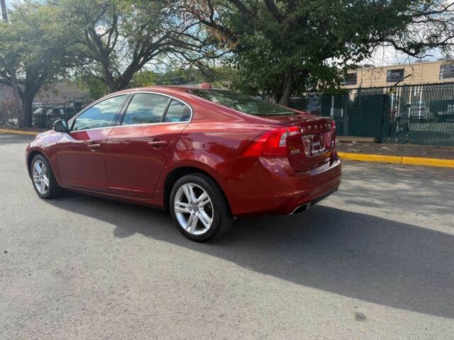 Вольво С60 2015 у Одесі на Automoto.ua Червоний Вольво С60, об'ємом двигуна 2.5 л та пробігом 79 тис. км за 1500 $, фото 5 на Automoto.ua