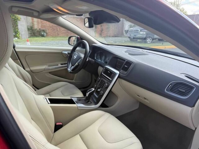 Красный Вольво С60, объемом двигателя 2.5 л и пробегом 70 тыс. км за 7000 $, фото 8 на Automoto.ua