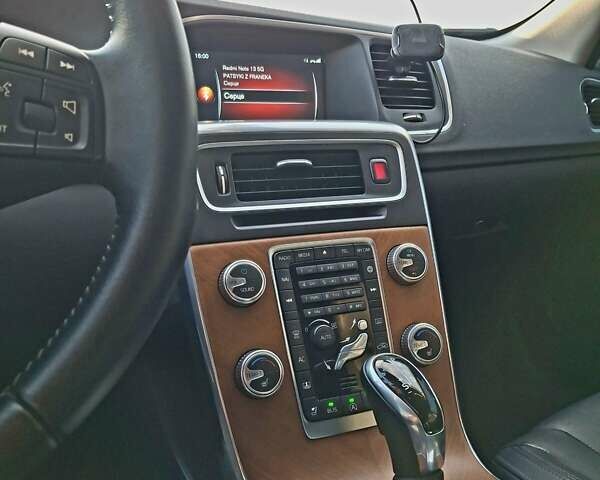 Красный Вольво С60, объемом двигателя 1.97 л и пробегом 86 тыс. км за 14300 $, фото 1 на Automoto.ua