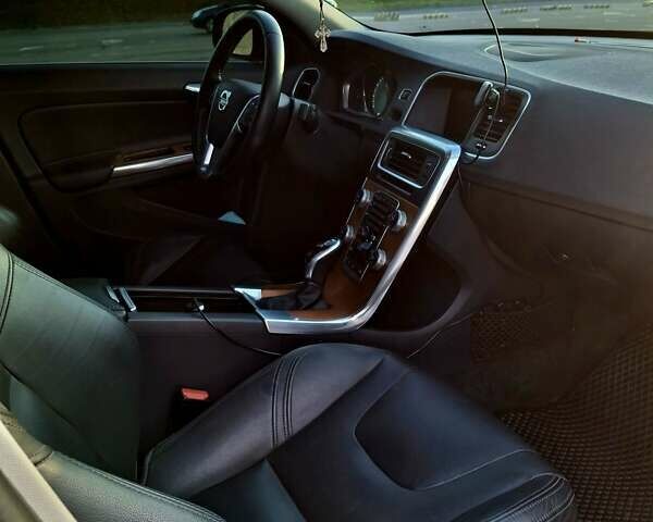 Красный Вольво С60, объемом двигателя 1.97 л и пробегом 86 тыс. км за 14300 $, фото 4 на Automoto.ua