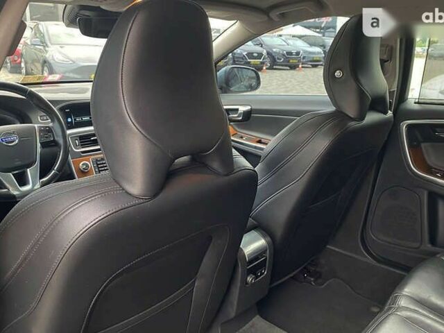 Вольво С60, объемом двигателя 2.5 л и пробегом 108 тыс. км за 15000 $, фото 20 на Automoto.ua