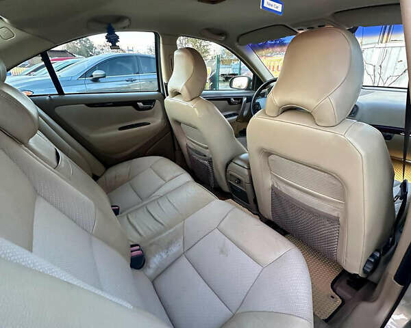 Вольво С60, объемом двигателя 2.4 л и пробегом 220 тыс. км за 3800 $, фото 9 на Automoto.ua