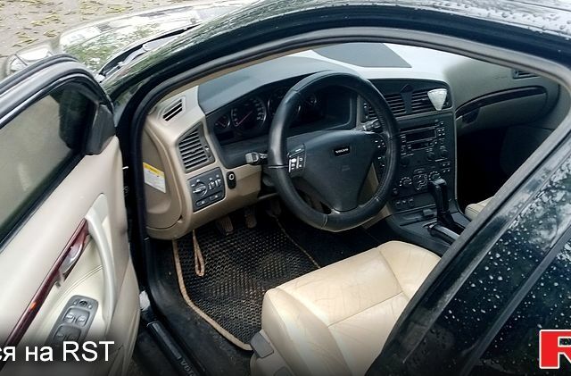 Вольво С60, объемом двигателя 2.4 л и пробегом 460 тыс. км за 5200 $, фото 3 на Automoto.ua