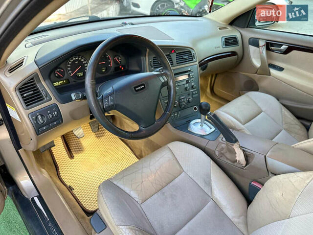 Вольво С60, объемом двигателя 2.4 л и пробегом 220 тыс. км за 3800 $, фото 10 на Automoto.ua