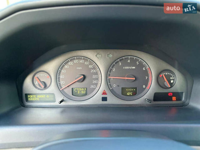 Вольво С60, объемом двигателя 2.4 л и пробегом 220 тыс. км за 3800 $, фото 11 на Automoto.ua