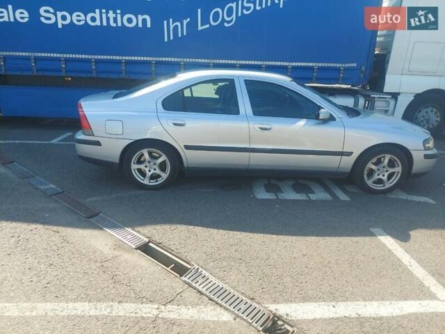 Вольво С60, объемом двигателя 2.4 л и пробегом 347 тыс. км за 5700 $, фото 14 на Automoto.ua