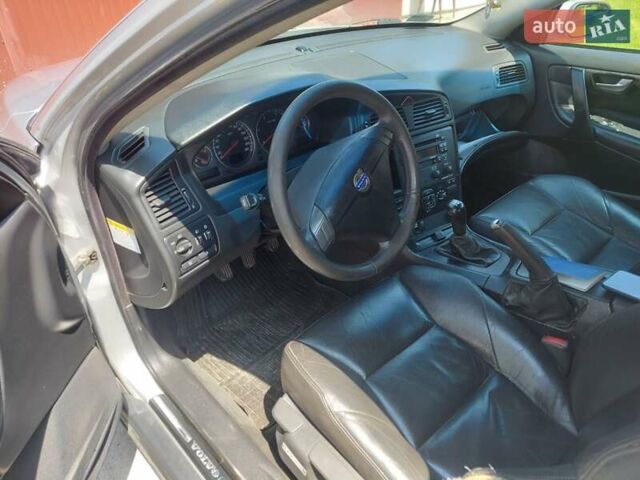 Вольво С60, объемом двигателя 2.4 л и пробегом 347 тыс. км за 5700 $, фото 12 на Automoto.ua