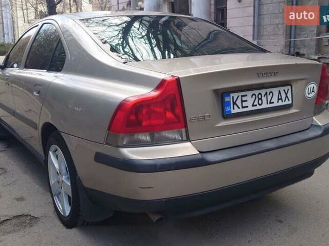 Вольво С60, об'ємом двигуна 2.4 л та пробігом 217 тис. км за 5600 $, фото 1 на Automoto.ua