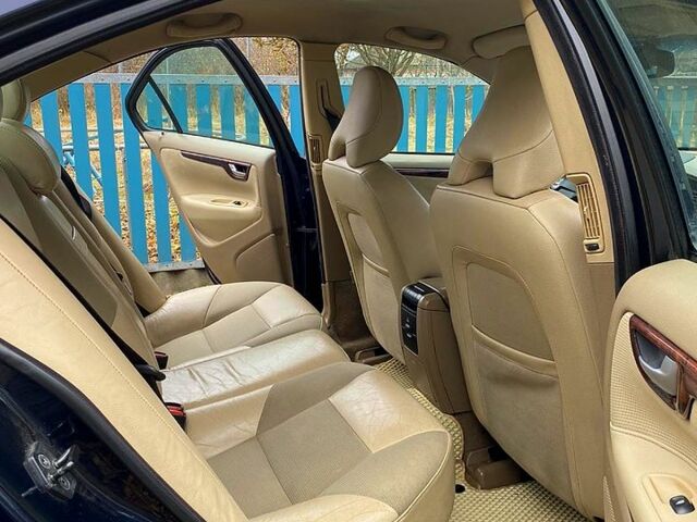 Вольво С60, объемом двигателя 2.4 л и пробегом 248 тыс. км за 6300 $, фото 6 на Automoto.ua